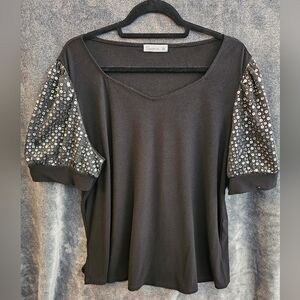 Top with sequin sleeves. 2x.